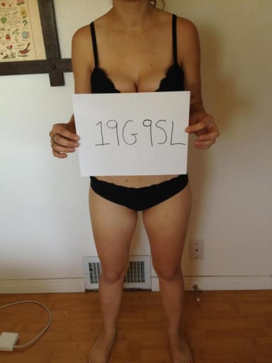 A photo of a 5'3" woman showing a snapshot of 121 pounds at a height of 5'3