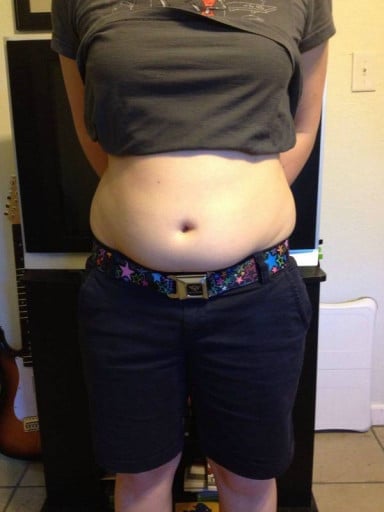 A before and after photo of a 5'3" female showing a weight cut from 150 pounds to 125 pounds. A total loss of 25 pounds.
