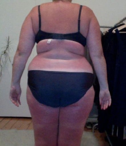 A photo of a 5'4" woman showing a snapshot of 204 pounds at a height of 5'4