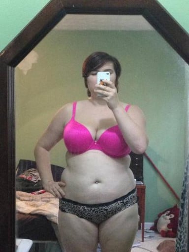 A progress pic of a 5'6" woman showing a weight cut from 210 pounds to 195 pounds. A total loss of 15 pounds.