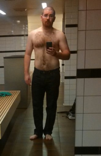 A picture of a 5'7" male showing a fat loss from 194 pounds to 162 pounds. A net loss of 32 pounds.