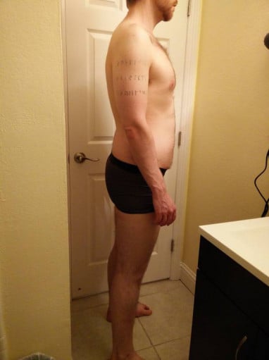 A photo of a 6'2" man showing a snapshot of 208 pounds at a height of 6'2