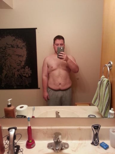 A photo of a 5'6" man showing a weight loss from 300 pounds to 218 pounds. A net loss of 82 pounds.