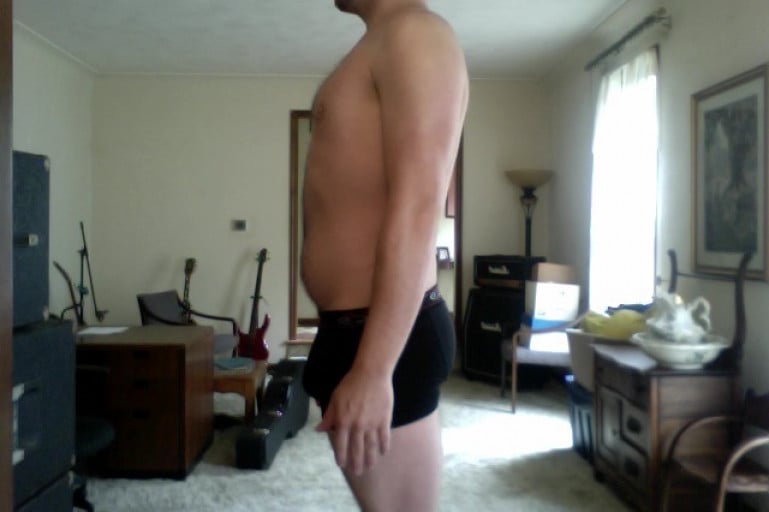 A photo of a 5'11" man showing a snapshot of 195 pounds at a height of 5'11