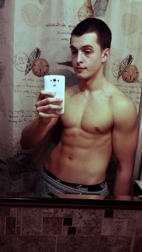 A picture of a 5'11" male showing a weight gain from 140 pounds to 180 pounds. A total gain of 40 pounds.