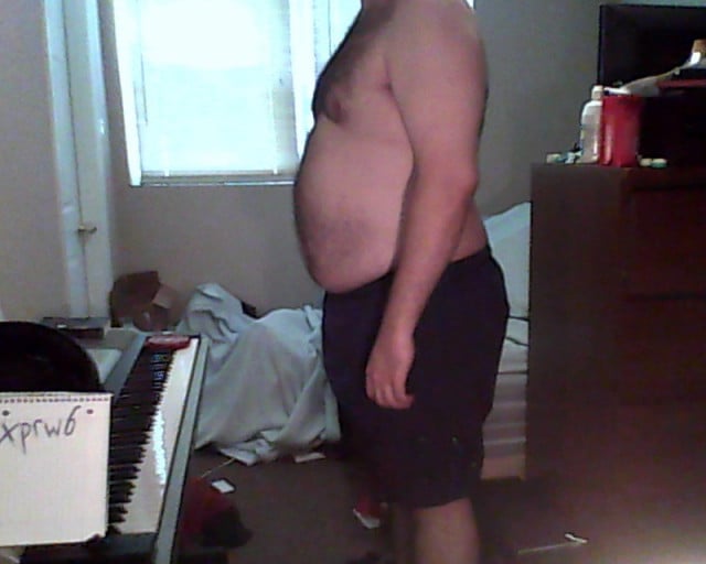 A photo of a 6'4" man showing a snapshot of 320 pounds at a height of 6'4