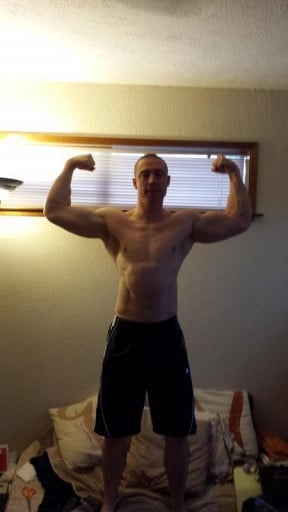 A progress pic of a 6'1" man showing a weight bulk from 130 pounds to 220 pounds. A respectable gain of 90 pounds.