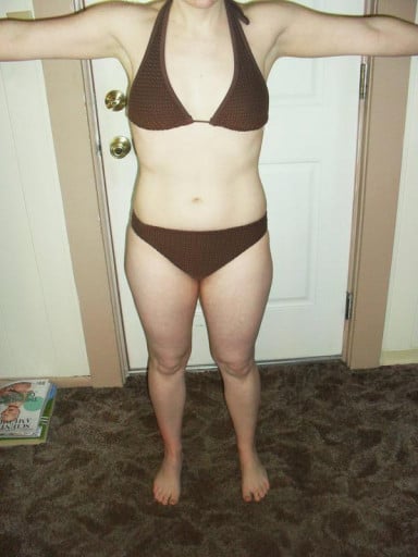 A photo of a 5'0" woman showing a snapshot of 117 pounds at a height of 5'0