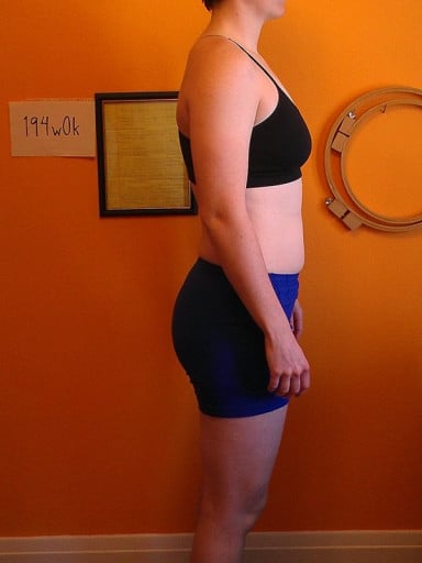 A picture of a 5'8" female showing a snapshot of 166 pounds at a height of 5'8