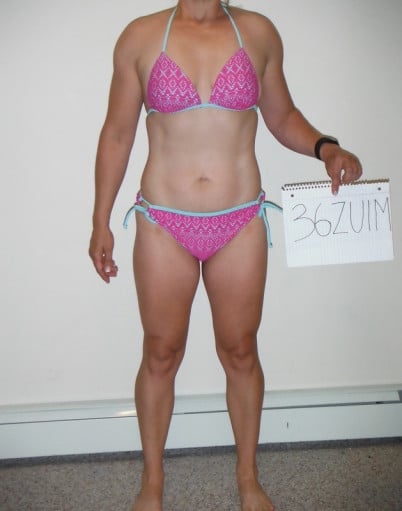 A photo of a 5'4" woman showing a snapshot of 131 pounds at a height of 5'4