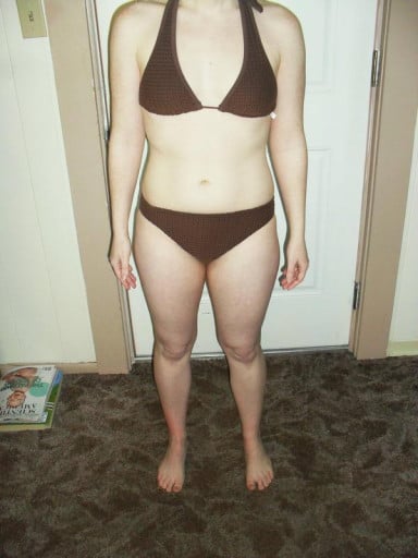 A photo of a 5'0" woman showing a snapshot of 117 pounds at a height of 5'0