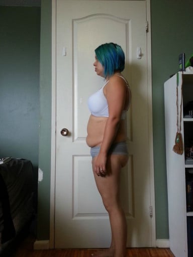 A photo of a 5'1" woman showing a snapshot of 141 pounds at a height of 5'1