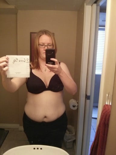 A before and after photo of a 5'5" female showing a snapshot of 195 pounds at a height of 5'5