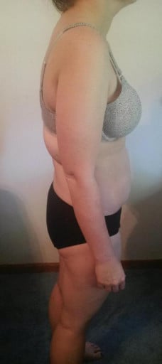 A picture of a 5'3" female showing a snapshot of 141 pounds at a height of 5'3