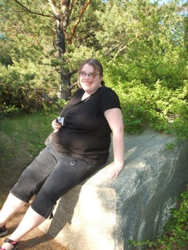 A photo of a 5'7" woman showing a fat loss from 240 pounds to 193 pounds. A net loss of 47 pounds.