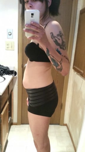 A picture of a 5'4" female showing a weight loss from 125 pounds to 117 pounds. A total loss of 8 pounds.