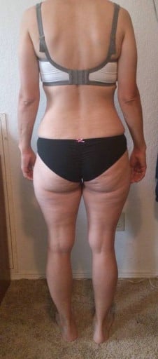 A before and after photo of a 5'5" female showing a snapshot of 139 pounds at a height of 5'5