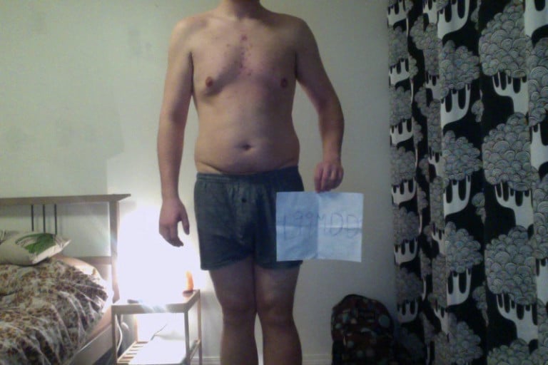 A photo of a 6'2" man showing a snapshot of 220 pounds at a height of 6'2