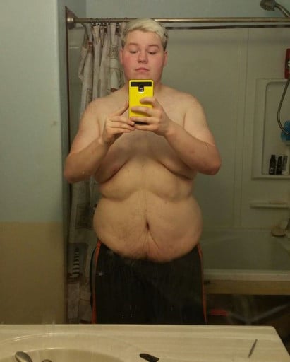 A photo of a 6'2" man showing a weight reduction from 382 pounds to 280 pounds. A total loss of 102 pounds.