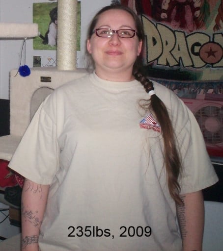 A picture of a 5'5" female showing a fat loss from 235 pounds to 180 pounds. A net loss of 55 pounds.