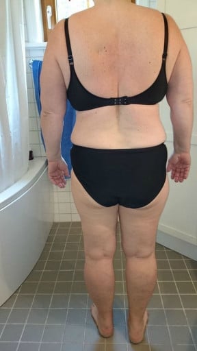 A photo of a 5'5" woman showing a snapshot of 207 pounds at a height of 5'5