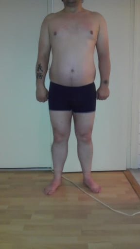 A photo of a 5'8" man showing a snapshot of 221 pounds at a height of 5'8