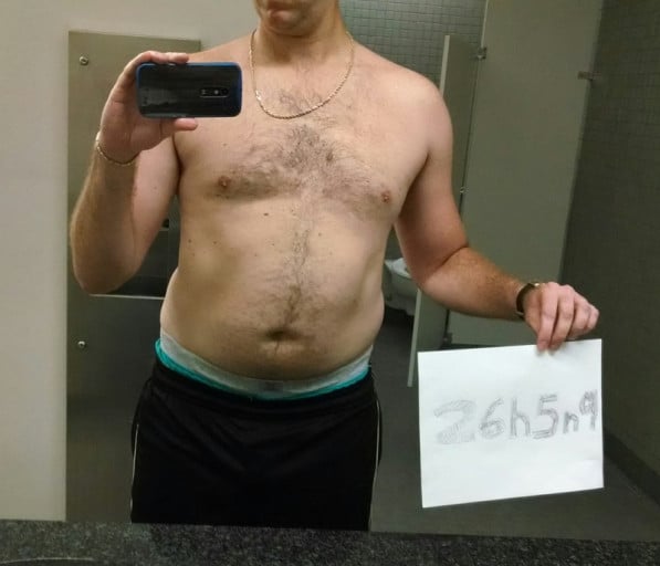 A photo of a 6'0" man showing a snapshot of 208 pounds at a height of 6'0