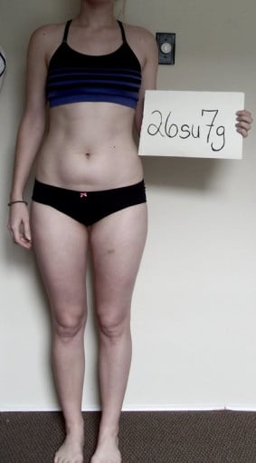 A picture of a 5'4" female showing a snapshot of 122 pounds at a height of 5'4