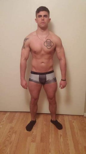 A photo of a 5'9" man showing a muscle gain from 202 pounds to 220 pounds. A total gain of 18 pounds.