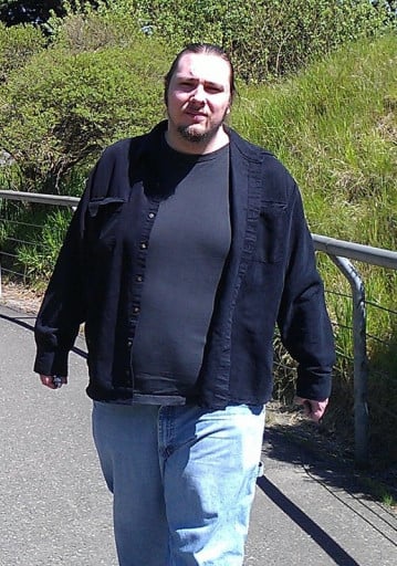 A picture of a 6'2" male showing a weight cut from 300 pounds to 220 pounds. A total loss of 80 pounds.
