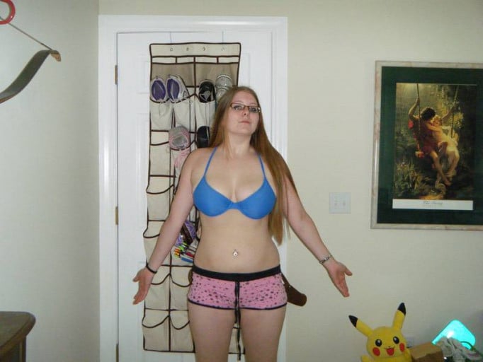 A picture of a 5'6" female showing a fat loss from 206 pounds to 125 pounds. A respectable loss of 81 pounds.
