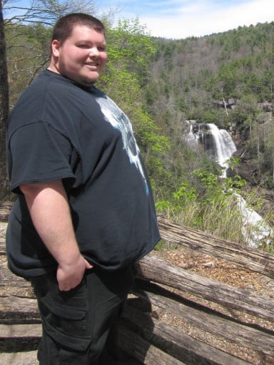 A picture of a 5'11" male showing a fat loss from 424 pounds to 350 pounds. A net loss of 74 pounds.