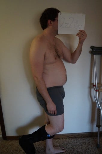 A picture of a 5'10" male showing a snapshot of 220 pounds at a height of 5'10