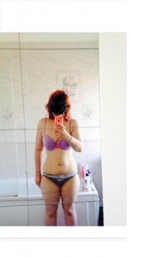 A picture of a 5'5" female showing a fat loss from 182 pounds to 133 pounds. A total loss of 49 pounds.