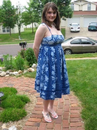 A photo of a 5'7" woman showing a weight reduction from 175 pounds to 150 pounds. A respectable loss of 25 pounds.