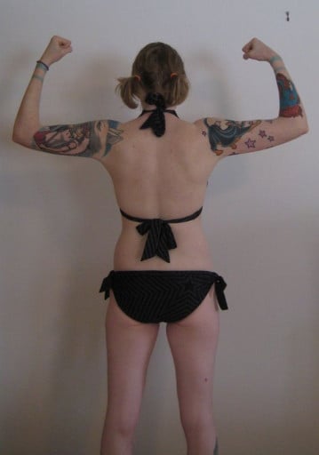 A photo of a 5'7" woman showing a snapshot of 138 pounds at a height of 5'7