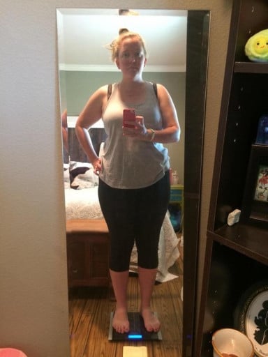 A picture of a 5'7" female showing a fat loss from 230 pounds to 208 pounds. A total loss of 22 pounds.