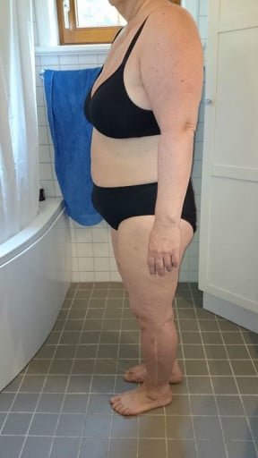A photo of a 5'5" woman showing a snapshot of 207 pounds at a height of 5'5