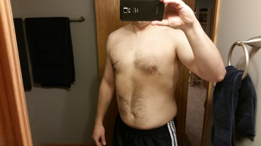 A before and after photo of a 5'9" male showing a weight cut from 215 pounds to 187 pounds. A net loss of 28 pounds.