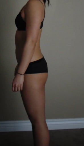 A photo of a 5'2" woman showing a snapshot of 130 pounds at a height of 5'2