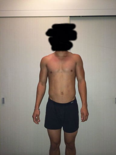 A photo of a 5'10" man showing a snapshot of 165 pounds at a height of 5'10