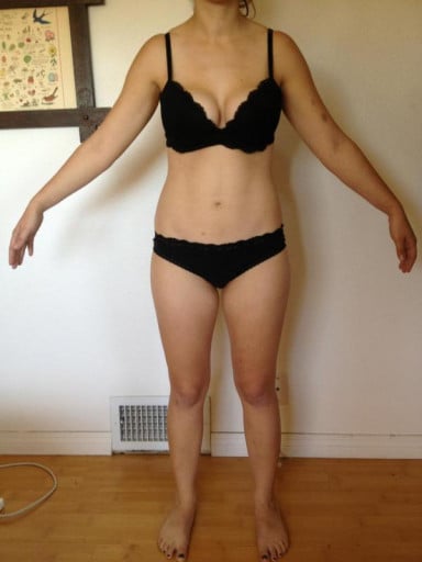 A photo of a 5'3" woman showing a snapshot of 121 pounds at a height of 5'3