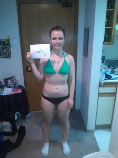 A photo of a 5'4" woman showing a snapshot of 138 pounds at a height of 5'4