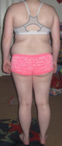 A picture of a 4'9" female showing a snapshot of 122 pounds at a height of 4'9