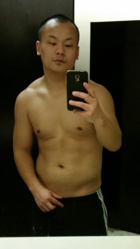 A picture of a 5'6" male showing a fat loss from 205 pounds to 185 pounds. A respectable loss of 20 pounds.