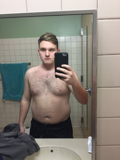 A photo of a 5'7" man showing a muscle gain from 195 pounds to 200 pounds. A respectable gain of 5 pounds.
