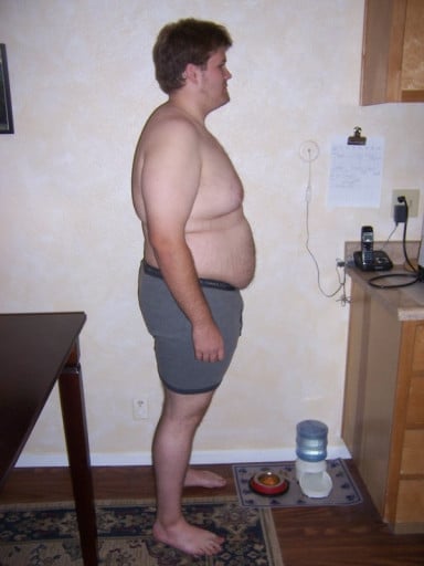 A photo of a 6'1" man showing a snapshot of 290 pounds at a height of 6'1