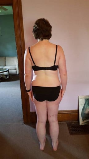 A picture of a 5'7" female showing a snapshot of 187 pounds at a height of 5'7