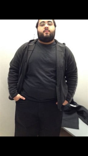 A progress pic of a 5'8" man showing a fat loss from 295 pounds to 190 pounds. A respectable loss of 105 pounds.