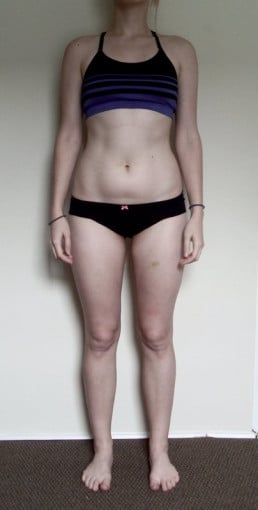 A picture of a 5'4" female showing a snapshot of 122 pounds at a height of 5'4